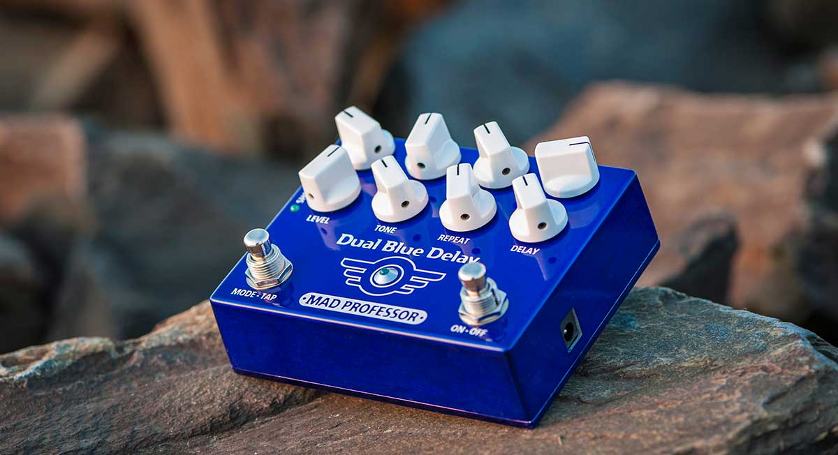 Dual blue. Mad Professor Deep Blue delay Factory. Dual синий. Deep Blue delay передняя панель. Эффектор 171 delay.